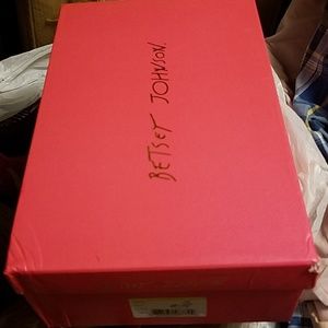 Betsey Johnson size 7M